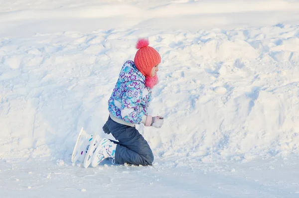 Petite fille patins — Photo