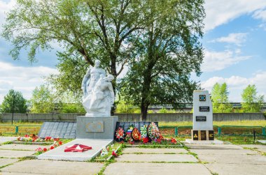  Novoutkinsk sakinleri anıt