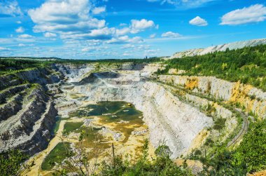 Dolomit madencilik taş ocağı 