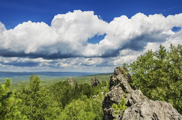 Die Aussicht vom Gipfel des Berges — Stockfoto