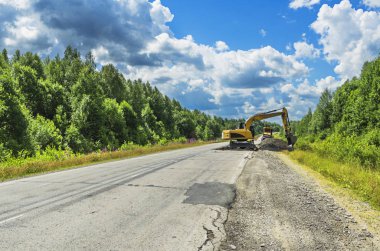 yol yüzeyi şehirlerarası karayolu üzerinde tamiri