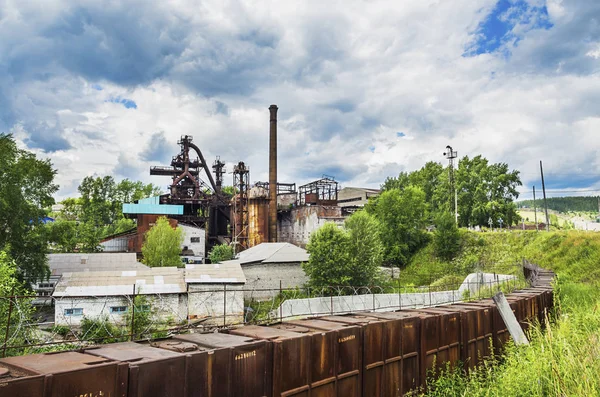 Planta de cemento metalúrgico Pashiyskiy fue fundada en 1785 — Foto de Stock