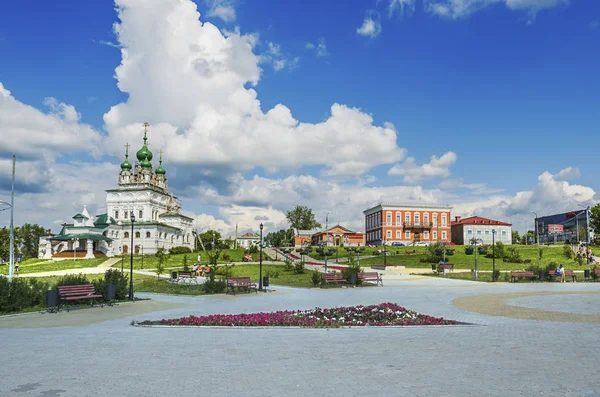 La ciudad de Solikamsk. La plaza de la Catedral . — Foto de Stock