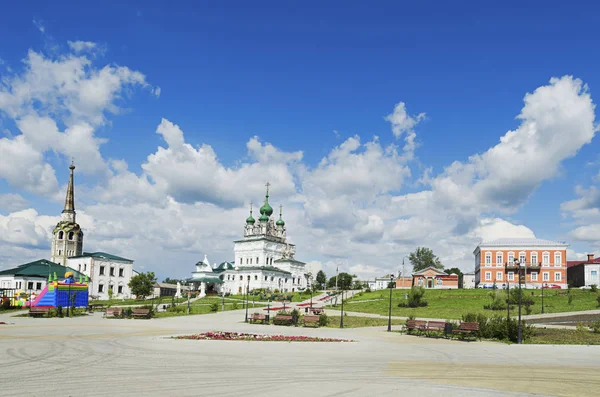 Die Stadt Solikamsk. der Domplatz. — Stockfoto