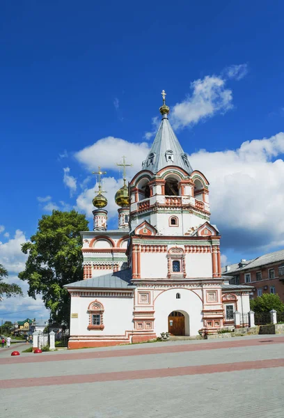 Igreja da Epifania na cidade de Solikamsk, construída em 1688-1 Imagens De Bancos De Imagens