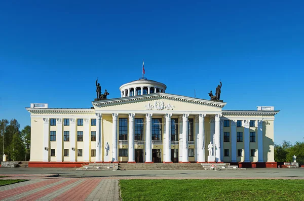 Nizhny Tagil Rússia Maio 2016 Palácio Cultura Dos Metalúrgicos Dia Imagens De Bancos De Imagens