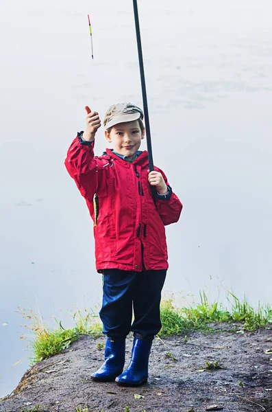 Küçük çocuğa Balık tutma — Stok fotoğraf
