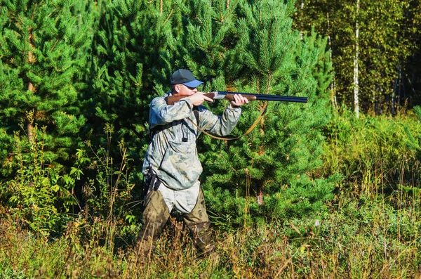 Hunter on the hunt in late summer — Stock Photo, Image