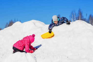 Kış eğlenceli çocuklar