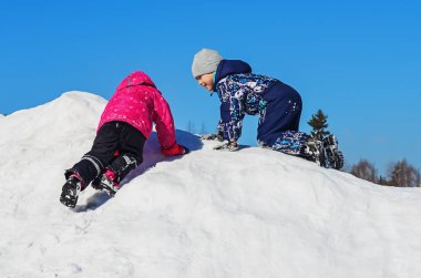 Kış eğlenceli çocuklar