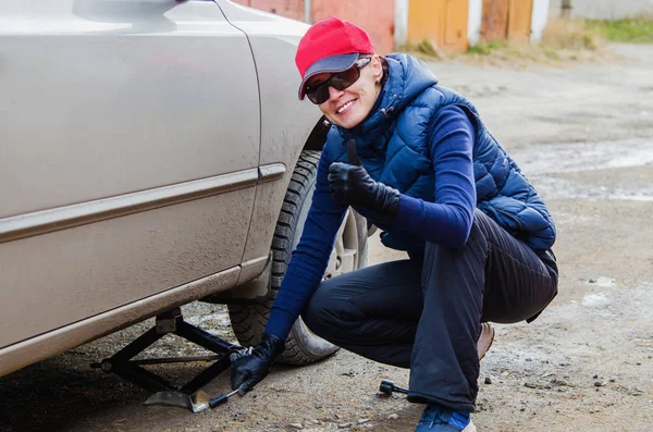 Seasonal change of tires — Stock Photo, Image