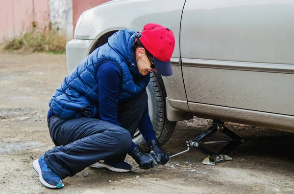 Seasonal change of tires — Stock Photo, Image