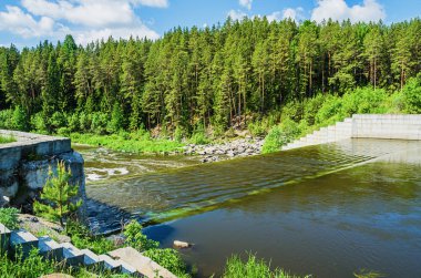 Terk edilmiş Barajı Nehri üzerinde
