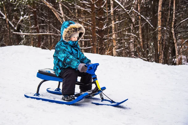 Winter entertainment. Sneeuwscooter — Stockfoto