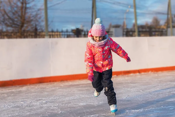 Little Girl skating — Stock Photo, Image