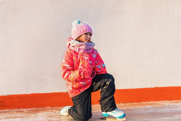 Girl on skates — Stock Photo, Image