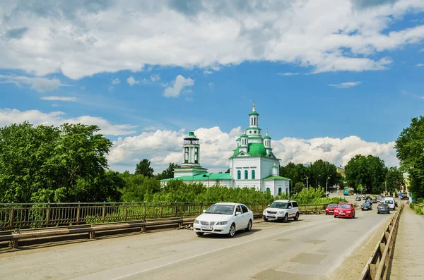 Alapayevsk Rusko Června 2017 Pohled Ortodoxní Katedrálu Nejsvětější Trojice Mostu — Stock fotografie