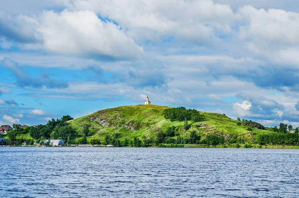 Stadsvijver Berg Lisya Vos Met Een Uitkijktoren Top Een Symbool — Stockfoto