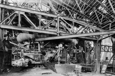 Patlama fırınının alt kısmına demir döküm sahası dök. Fabrika-Maden Üretim Aletleri Müzesi. Rusya, Ural, Nizhny Tagil