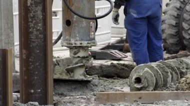 Endüstriyel dünya matkap inşaat sitesinde