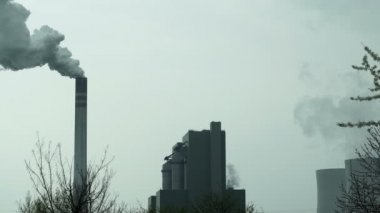 Endüstriyel bulutlu gün baca yasaktır ve soğutma kuleleri