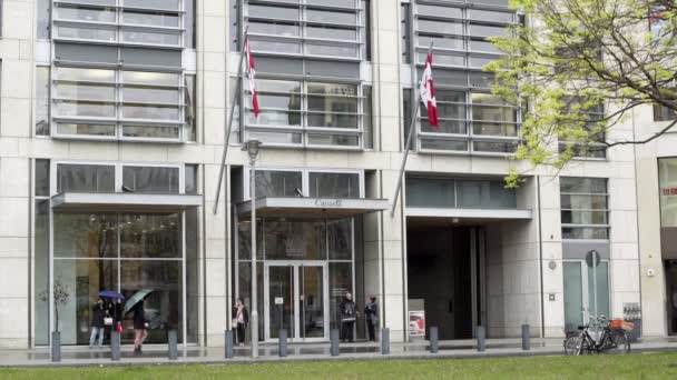 Kanadensiska ambassaden i Berlin Tyskland rakt på — Stockvideo