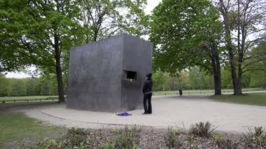 Berlin Memorial Nazizm altında zulüm eşcinseller için