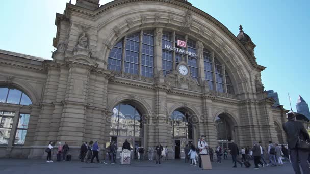 Frankfurt Hauptbahnhof o la estación principal de tren Timelapse de entrada delantera — Vídeos de Stock