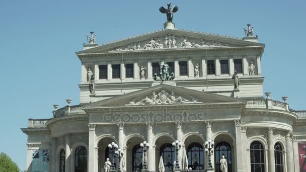 Alte Oper o Old Opera House a Francoforte Germania Inclinazione — Video Stock