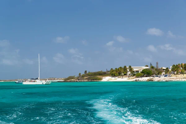 Costa de Aruba tomada de un catamarán — Foto de Stock