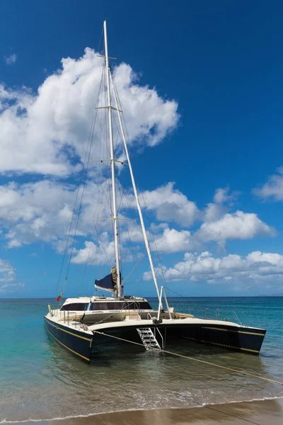 Catamaran off the coast of St Nevis near St Kitts — Stock Photo, Image