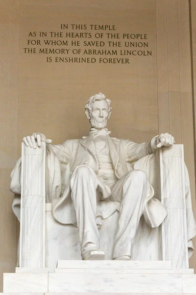Pomnik Lincolna wewnątrz widok i napis — Zdjęcie stockowe