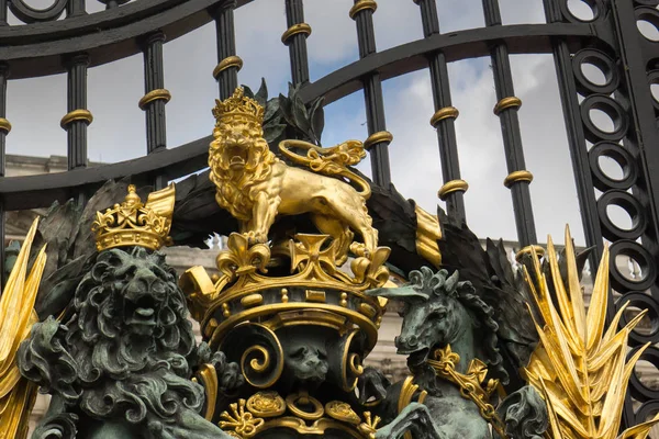 Very close up to the Buckingham Palace Gates — Stock Photo, Image