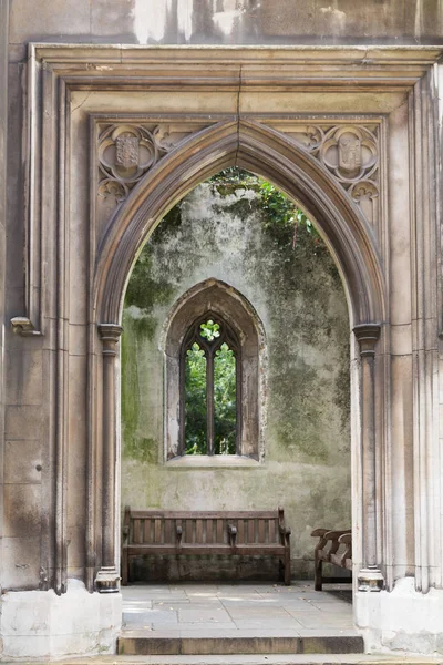 Арочні вікна прийняті через арку Дорвей — стокове фото