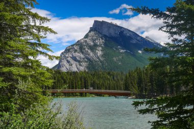 Bow Nehri çevresinde ve Mount Norquay ile Banff ile
