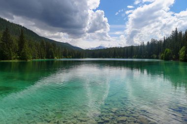 Emerald göller beş vadilerin Jasper döngü 