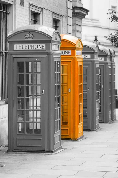 Cinco caixas telefónicas vermelhas de Londres, todas seguidas — Fotografia de Stock