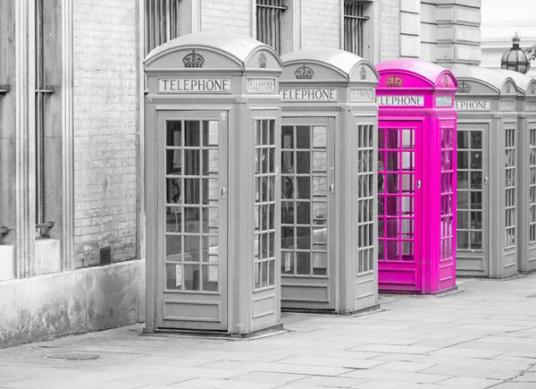 Cinco caixas telefónicas vermelhas de Londres, todas seguidas — Fotografia de Stock