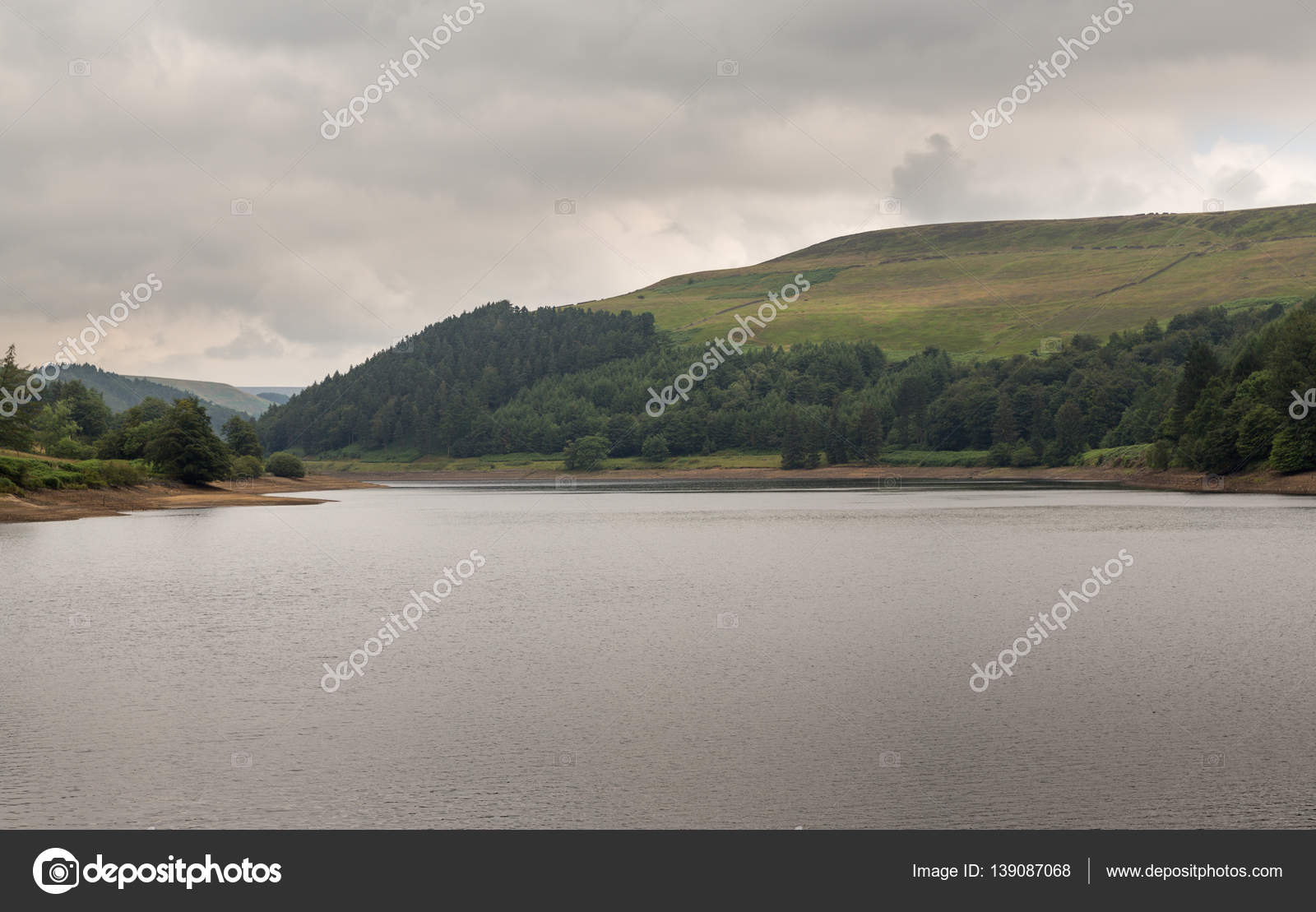 Derwent Reservoir In The Upper Derwent Valley Stock Photo C Chrisukphoto