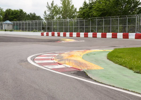 La chicane se acerca a la pared de campeones en Circuit Gilles Vill —  Fotos de Stock