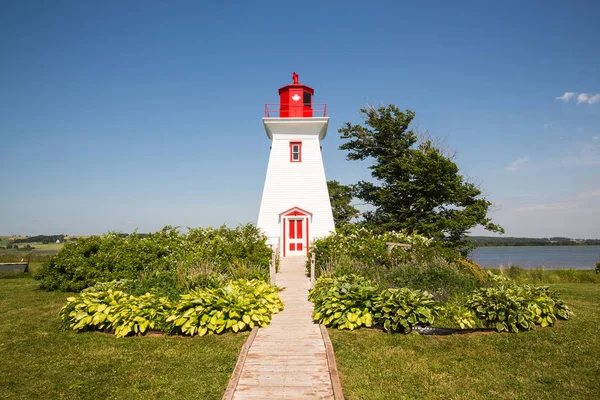 Traditionele houten vuurtoren op Prince Edward Island in Canada — Stockfoto