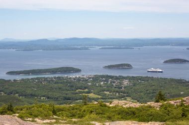 Ar Cadillac dağda Acadia Milli limandan doğru görüntülemek