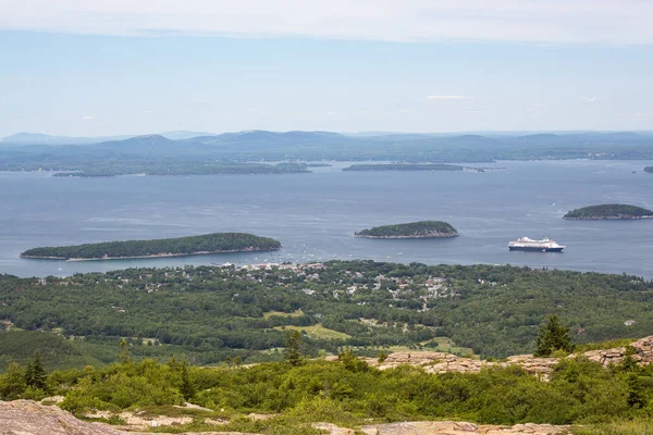 Ar Cadillac dağda Acadia Milli limandan doğru görüntülemek