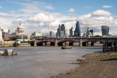 Londra şehir manzarası Southwark Köprüsü yakınlarında