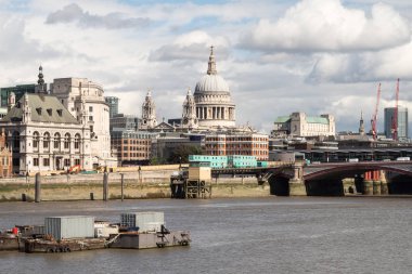 Londra şehir manzarası Southwark Köprüsü yakınlarında
