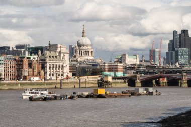 Londra şehir manzarası Southwark Köprüsü yakınlarında