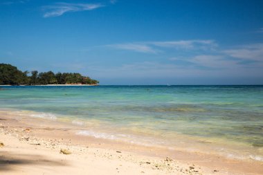 Kota Kinabalu içinde güzel bir plaj