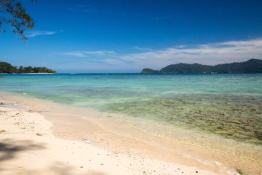 Kota Kinabalu içinde güzel bir plaj