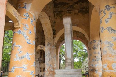 Tu Duc ton Vietnam Khiem Türbesi