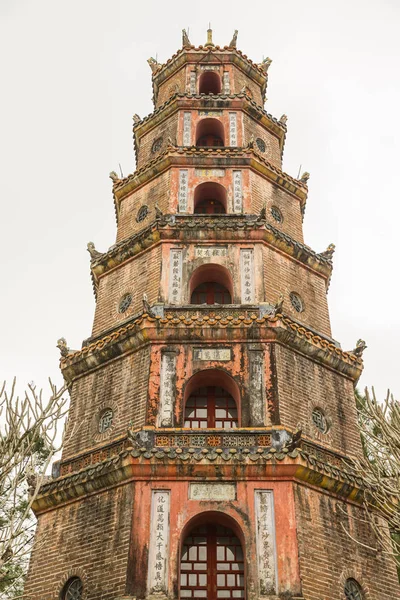 The Pagoda of the Celestial Lady in Hue Vietnam - Chua Thien Mu — Stock Photo, Image